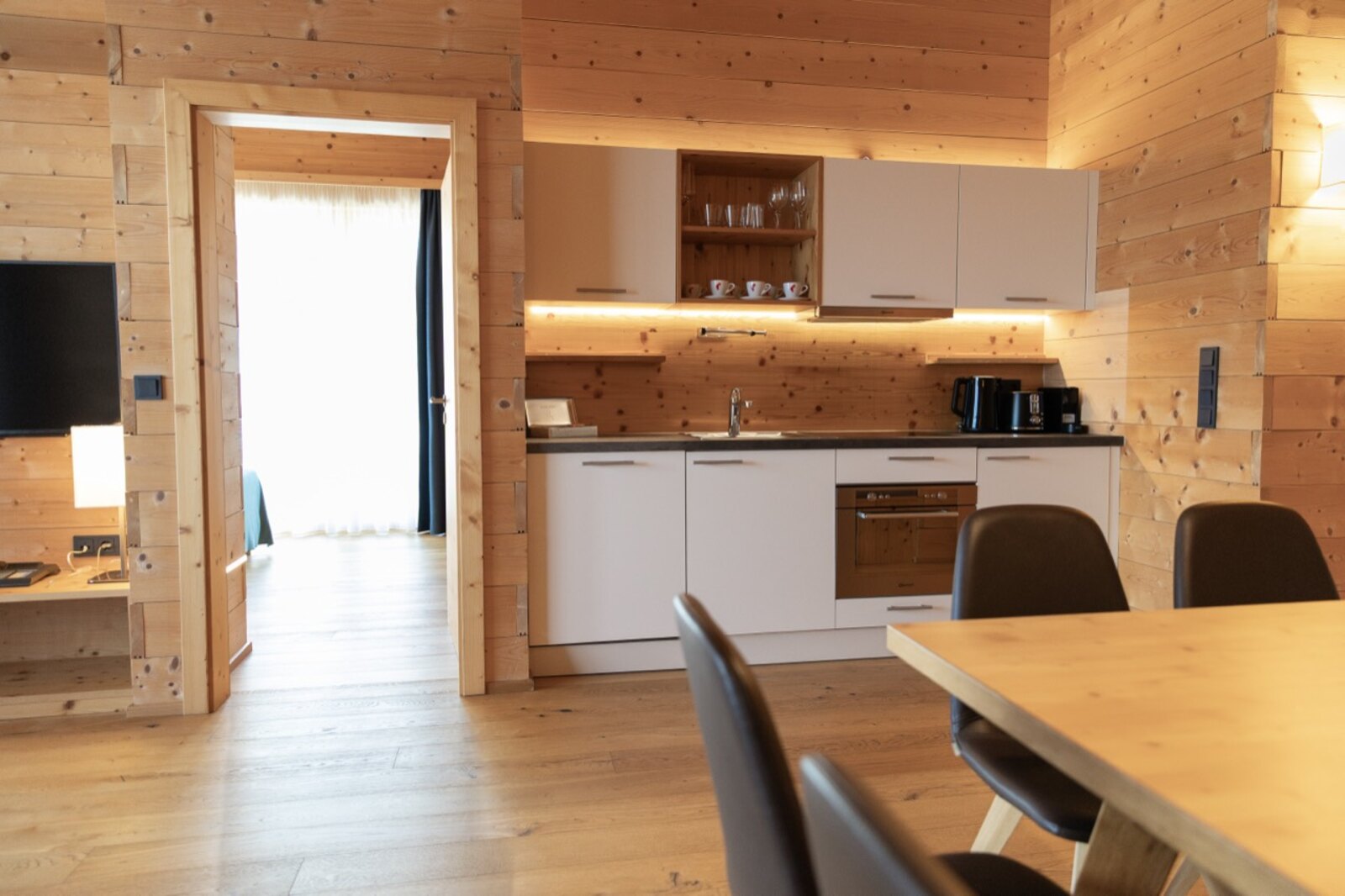 Apartment Basic mit Küche und Essplatz