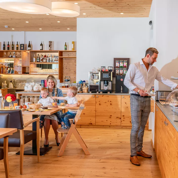 Restaurant oder Frühstücksbereich der Rittis Alpin Chalets