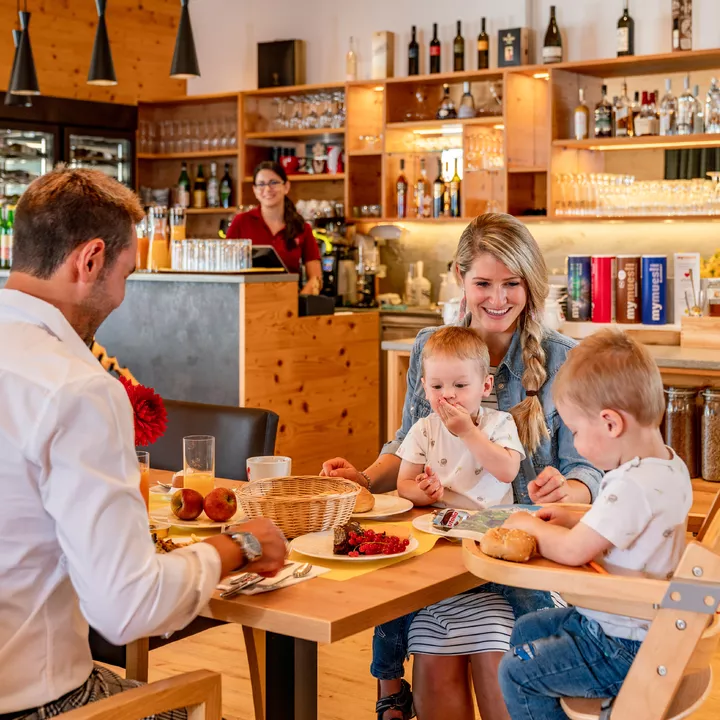 Restaurant oder Frühstücksbereich der Rittis Alpin Chalets
